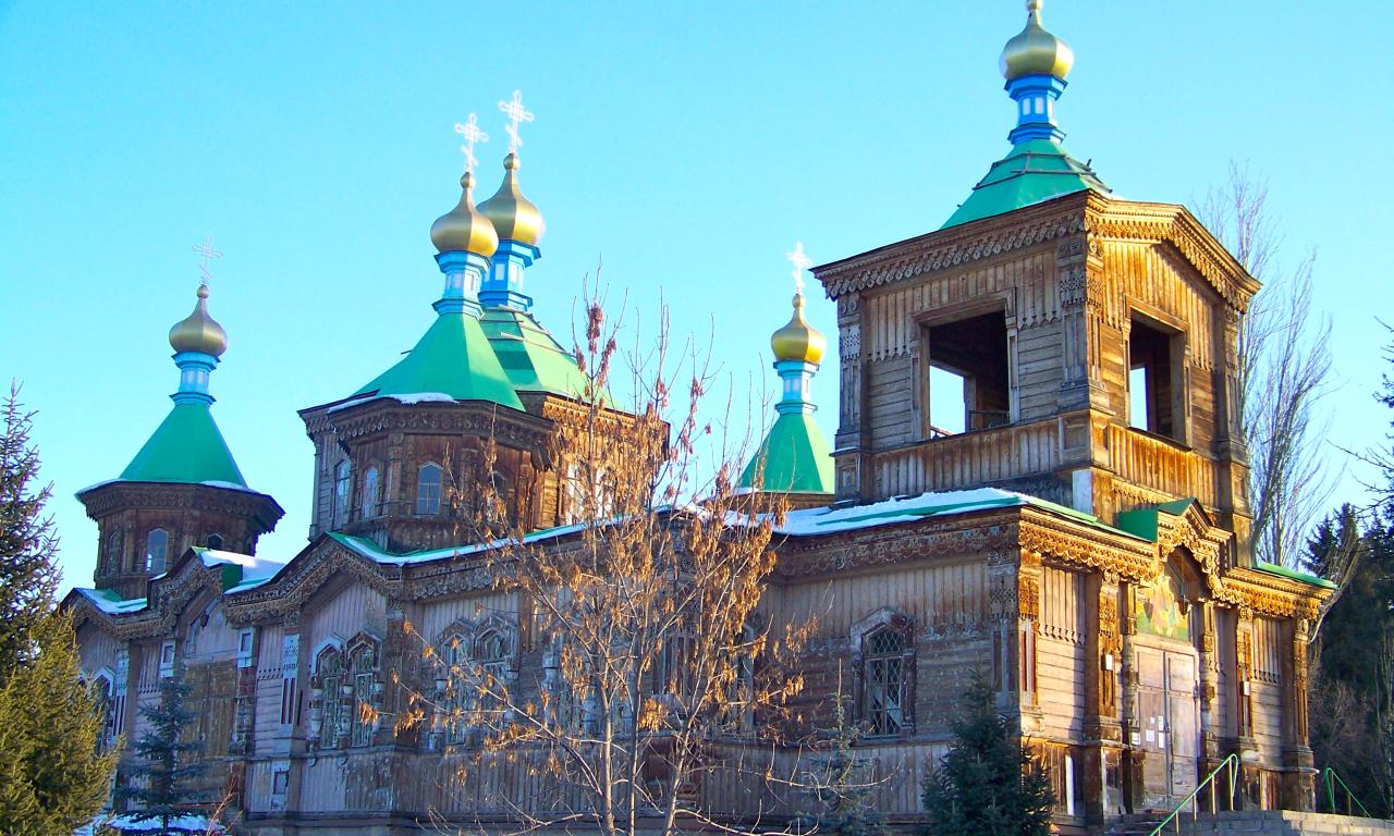 Catedral ortodoxa rusa de la trinidad santa - Karakol, Kirguistán | Nomad's  Land